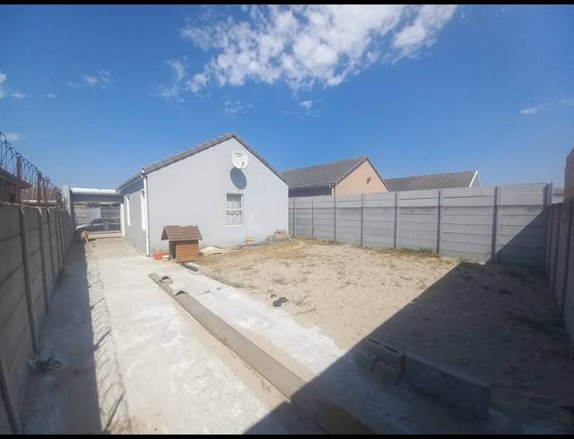 2 BEDROOM HOUSE FOR SALE IN ROCKLANDS